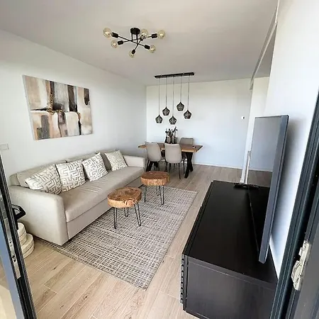 One80 In Apartment *